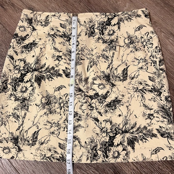 Floral print khaki and black mini skirt New York City and Co - Picture 4 of 7